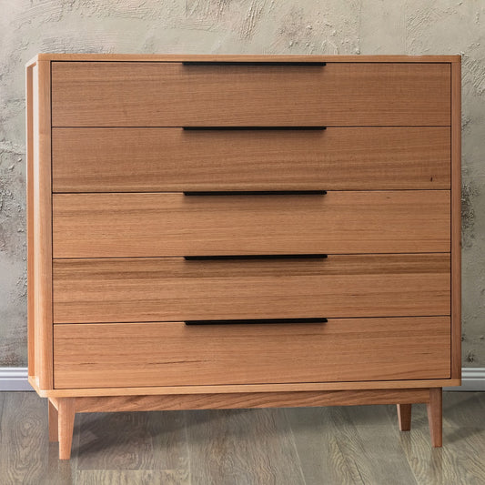 Tassi Oak Dresser | Solid Oak drawers