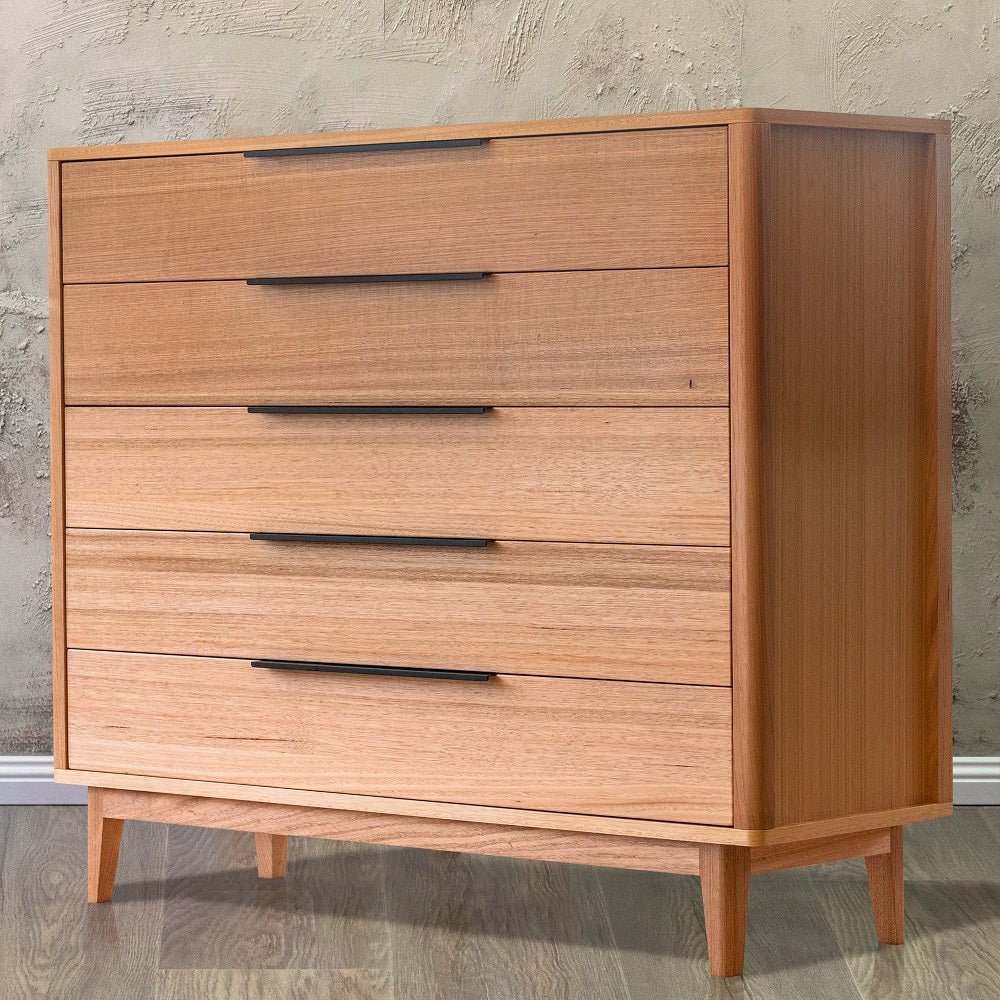 Solid oak chest of drawers