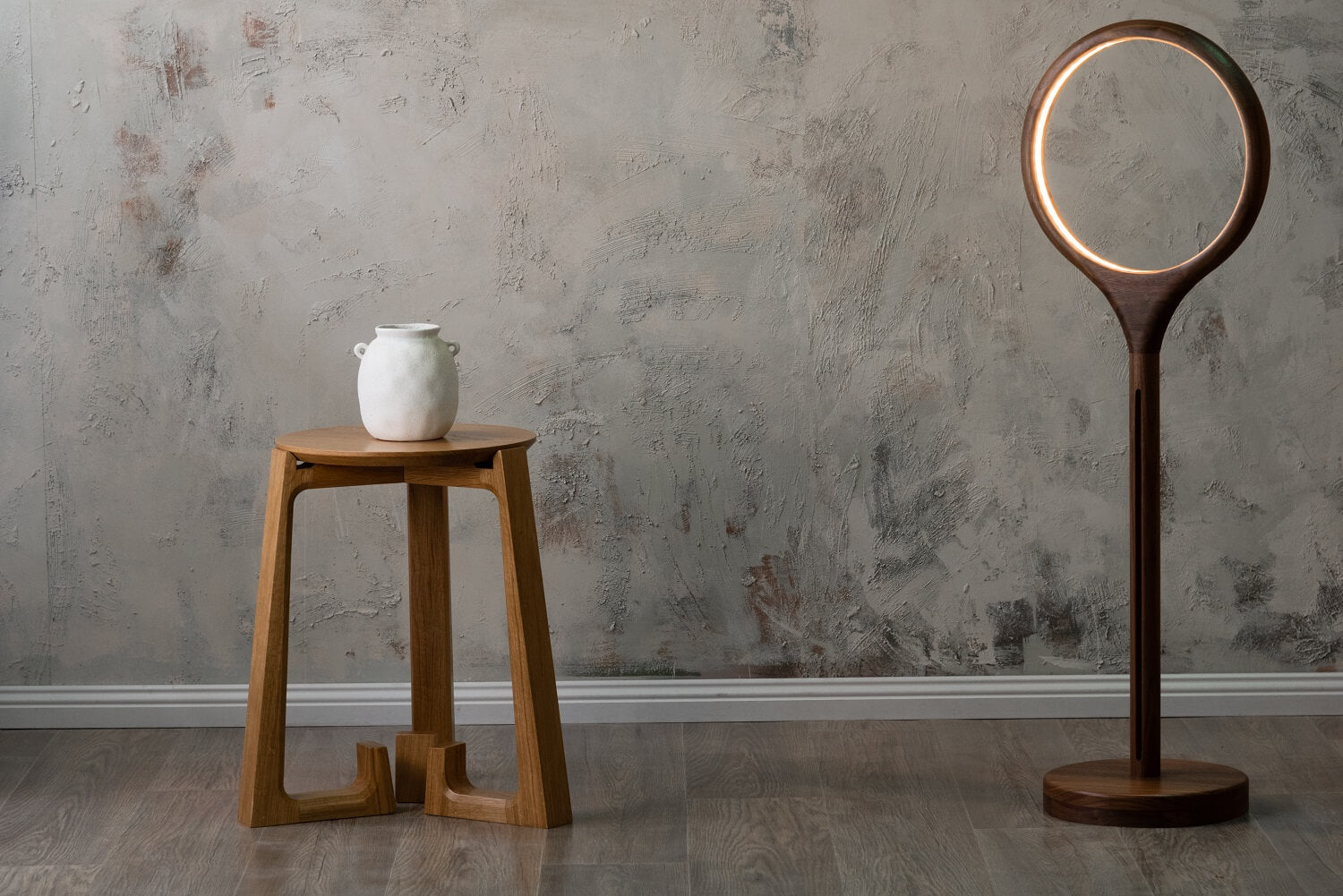 Floor lamp in American walnut 